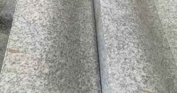 阳泉芙蓉白S型拉丝面路沿石