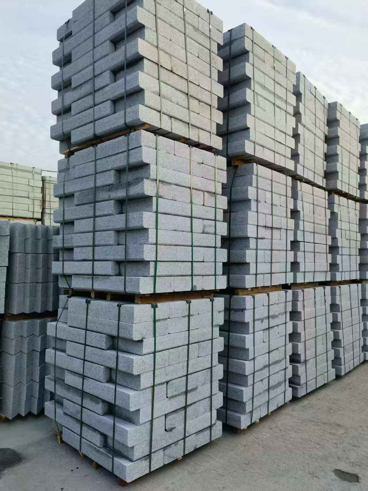 阳泉 路沿石（路侧石），颜色一致，尺寸标准