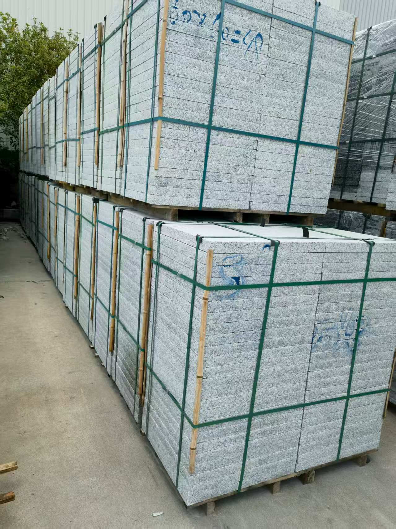 阳泉 大花芙蓉白火烧成品，市政园林广场地铺石